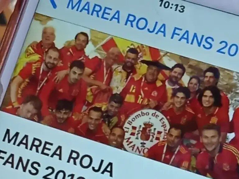Llega a Dubai “Marea Roja”. La peña oficial de la selección española mira a Catar